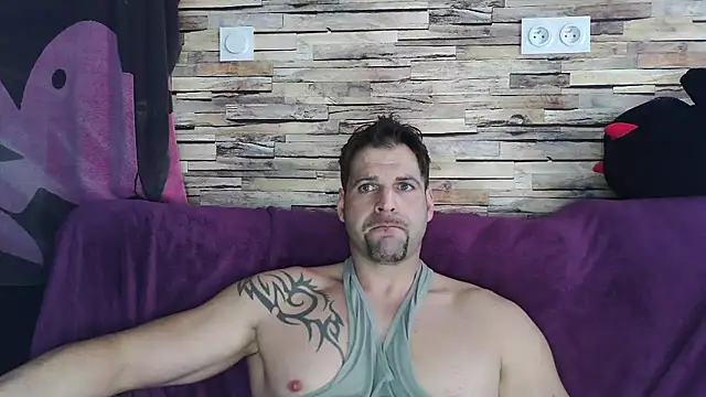 Snapshot of XxBigboybandxX chatting on February 23, 2025, 4:35 pm XxBigboybandxX online show from February 23, 2025, 4:35 pm