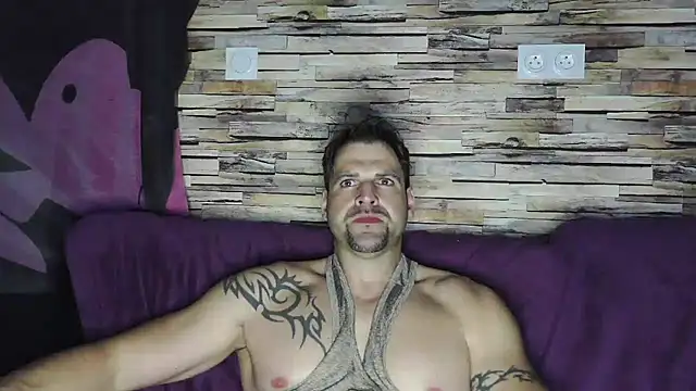 Snapshot of XxBigboybandxX chatting on February 28, 2025, 7:25 pm XxBigboybandxX online show from February 28, 2025, 7:25 pm