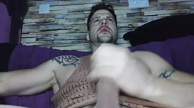 Snapshot of XxBigboybandxX chatting on March 18, 2025, 6:37 pm XxBigboybandxX online show from March 18, 2025, 6:37 pm