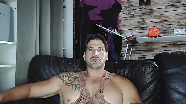 Snapshot of XxBigboybandxX chatting on September 8, 2025, 5:23 pm XxBigboybandxX online show from September 8, 2025, 5:23 pm