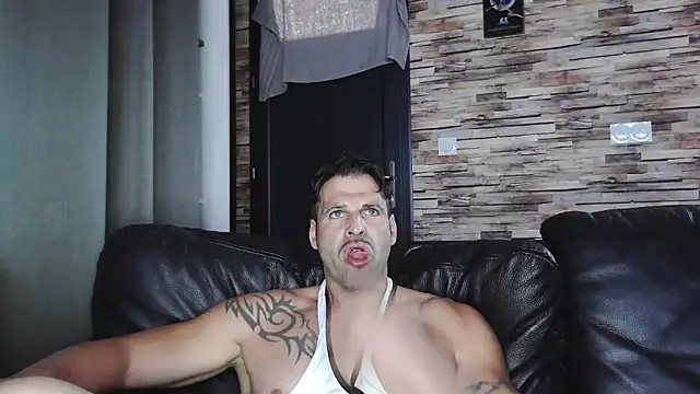 Snapshot of XxBigboybandxX chatting on October 9, 2025, 5:00 pm XxBigboybandxX online show from October 9, 2025, 5:00 pm