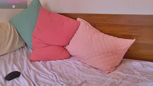 Snapshot of SashaStory chatting on November 12, 2025, 8:59 am SashaStory online show from November 12, 2025, 8:59 am