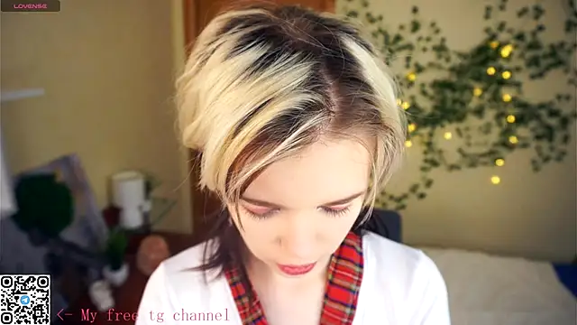 Snapshot of EngelAlman chatting on November 13, 2025, 6:45 am EngelAlman online show from November 13, 2025, 6:45 am