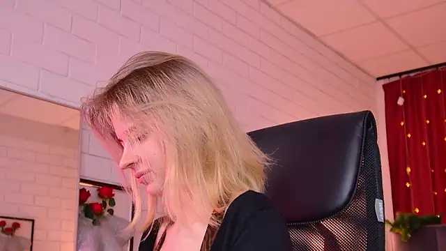 TinaDavil online show from January 19, 2026, 1:15 pm