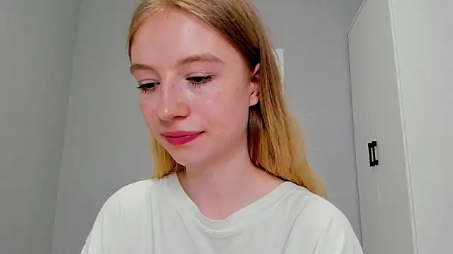 minidivaa  online show from January 24, 2025, 11:12 pm