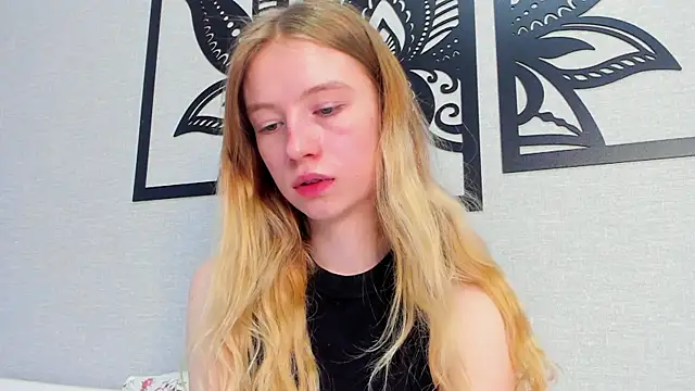 minidivaa  online show from February 7, 2025, 1:22 pm