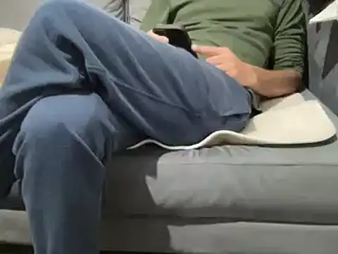 4small4inchlol online show from March 11, 2025, 6:30 pm