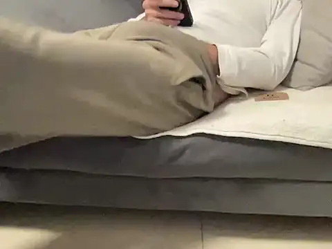 4small4inchlol online show from December 22, 2025, 12:40 am