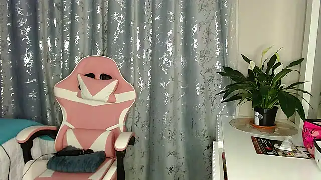 Snapshot of MissBigNipples chatting on July 15, 2026, 3:01 am MissBigNipples online show from July 15, 2026, 3:01 am