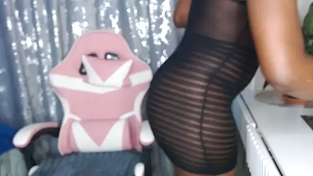 Snapshot of MissBigNipples chatting on July 22, 2026, 2:36 am MissBigNipples online show from July 22, 2026, 2:36 am