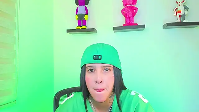 Snapshot of Gangster_Girl chatting on December 14, 2024, 2:23 am Gangster Girl online show from December 14, 2024, 2:23 am