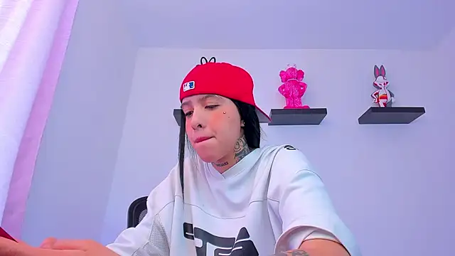 Snapshot of Gangster_Girl chatting on February 5, 2025, 4:58 pm Gangster Girl online show from February 5, 2025, 4:58 pm