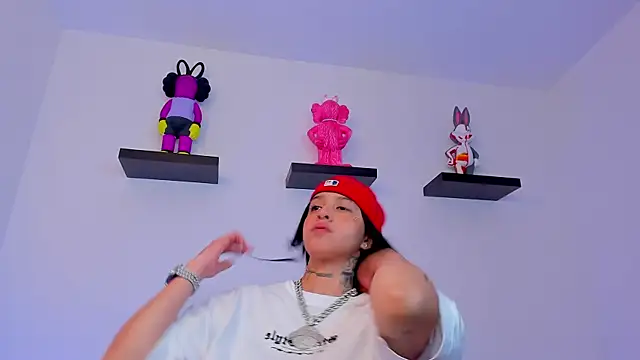 Snapshot of Gangster_Girl chatting on February 9, 2025, 9:28 pm Gangster Girl online show from February 9, 2025, 9:28 pm