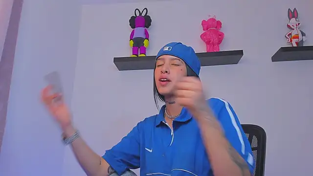 Snapshot of Gangster_Girl chatting on February 16, 2025, 11:05 pm Gangster Girl online show from February 16, 2025, 11:05 pm