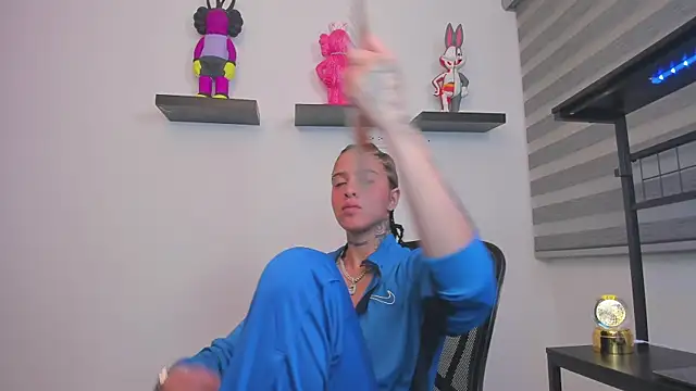 Gangster Girl online show from June 12, 2026, 4:44 am