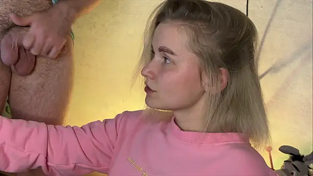 Snapshot of Adelovenick chatting on March 21, 2025, 7:46 pm Adelovenick online show from March 21, 2025, 7:46 pm