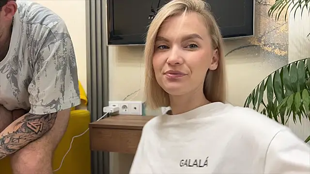 Snapshot of Adelovenick chatting on November 1, 2025, 11:45 am Adelovenick online show from November 1, 2025, 11:45 am