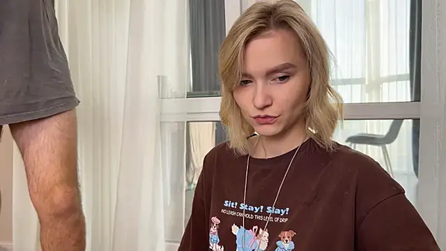 Snapshot of Adelovenick chatting on November 19, 2025, 8:47 am Adelovenick online show from November 19, 2025, 8:47 am