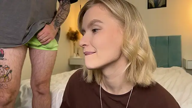 Snapshot of Adelovenick chatting on November 23, 2025, 8:14 am Adelovenick online show from November 23, 2025, 8:14 am