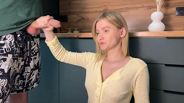 Snapshot of Adelovenick chatting on February 15, 2026, 7:51 am Adelovenick online show from February 15, 2026, 7:51 am