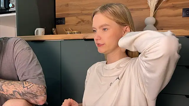 Snapshot of Adelovenick chatting on February 19, 2026, 11:39 am Adelovenick online show from February 19, 2026, 11:39 am