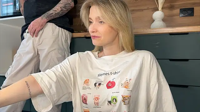 Snapshot of Adelovenick chatting on March 14, 2026, 10:32 am Adelovenick online show from March 14, 2026, 10:32 am