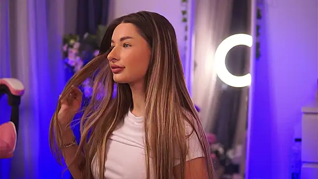 Snapshot of AvaShayy chatting on February 3, 2025, 10:21 pm AvaShayy online show from February 3, 2025, 10:21 pm