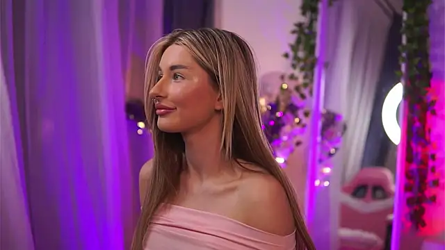 Snapshot of AvaShayy chatting on February 16, 2025, 2:42 am AvaShayy online show from February 16, 2025, 2:42 am