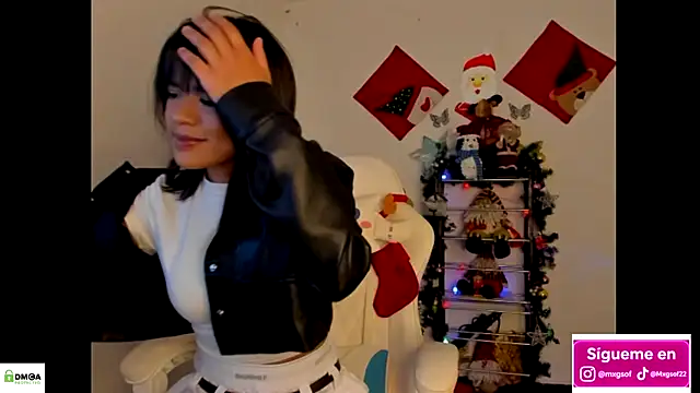 meganthompsonn22 online show from November 27, 2025, 1:07 am