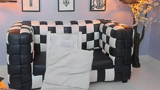 SARAFOXX  online show from December 6, 2024, 12:23 am