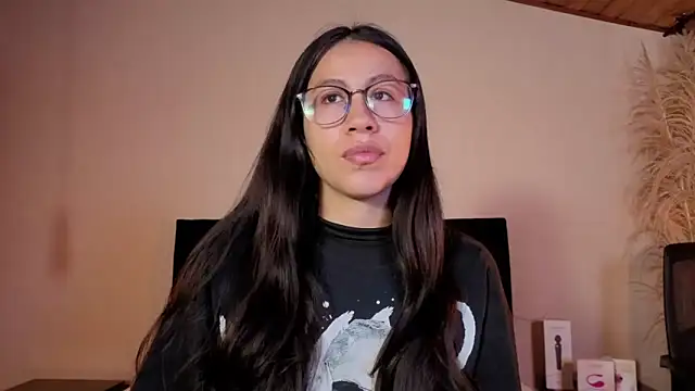 Snapshot of EmiGomez_ chatting on May 29, 2026, 1:20 pm EmiGomez online show from May 29, 2026, 1:20 pm