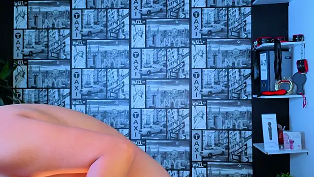Snapshot of EmiGomez_ chatting on June 19, 2026, 3:22 am EmiGomez online show from June 19, 2026, 3:22 am