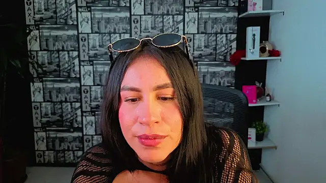 Snapshot of EmiGomez_ chatting on June 22, 2026, 3:25 am EmiGomez online show from June 22, 2026, 3:25 am
