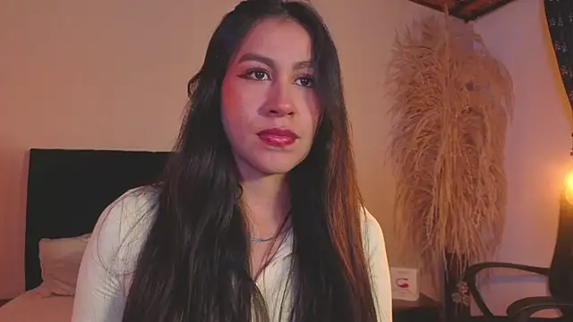 Snapshot of EmiGomez_ chatting on July 5, 2026, 3:45 am EmiGomez online show from July 5, 2026, 3:45 am