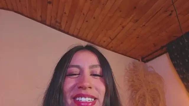Snapshot of EmiGomez_ chatting on July 5, 2026, 4:19 am EmiGomez online show from July 5, 2026, 4:19 am