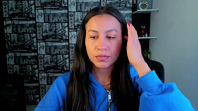 Snapshot of EmiGomez_ chatting on July 6, 2026, 2:52 am EmiGomez online show from July 6, 2026, 2:52 am