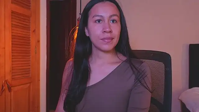 Snapshot of EmiGomez_ chatting on July 11, 2026, 3:42 am EmiGomez online show from July 11, 2026, 3:42 am