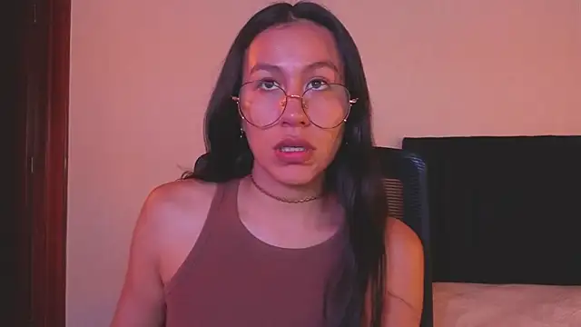 Snapshot of EmiGomez_ chatting on July 24, 2026, 3:04 am EmiGomez online show from July 24, 2026, 3:04 am