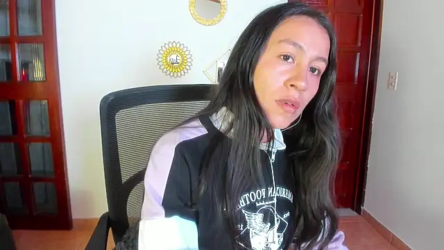 Snapshot of EmiGomez_ chatting on July 28, 2026, 3:02 am EmiGomez online show from July 28, 2026, 3:02 am