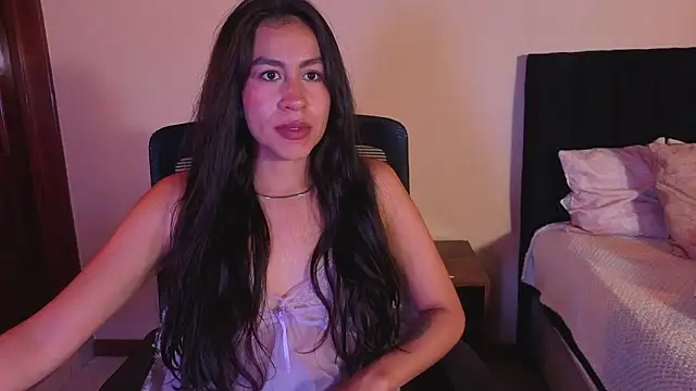 Snapshot of EmiGomez_ chatting on July 30, 2026, 12:04 pm EmiGomez online show from July 30, 2026, 12:04 pm