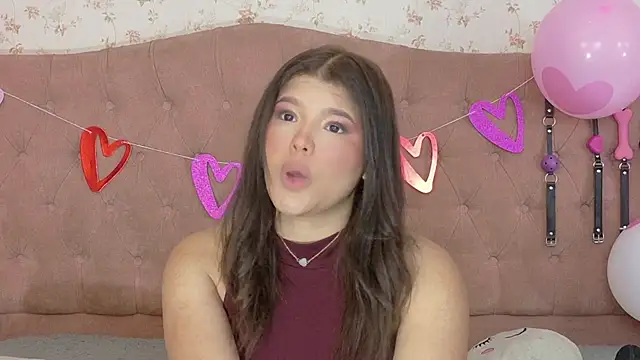 Snapshot of AvrillThomas chatting on February 14, 2025, 10:04 pm AvrillThomas online show from February 14, 2025, 10:04 pm