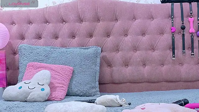 Snapshot of AvrillThomas chatting on March 22, 2025, 1:19 pm AvrillThomas online show from March 22, 2025, 1:19 pm