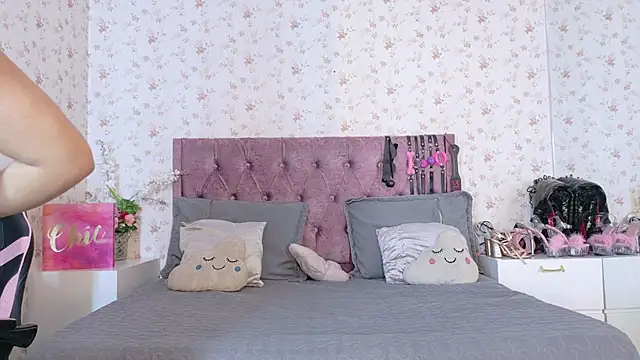 Snapshot of AvrillThomas chatting on October 16, 2025, 4:30 pm AvrillThomas online show from October 16, 2025, 4:30 pm