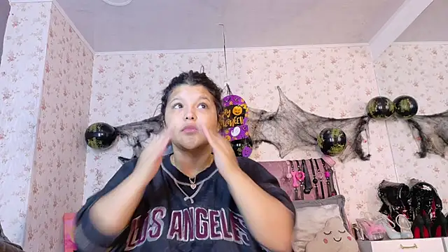 Snapshot of AvrillThomas chatting on October 23, 2025, 3:33 pm AvrillThomas online show from October 23, 2025, 3:33 pm