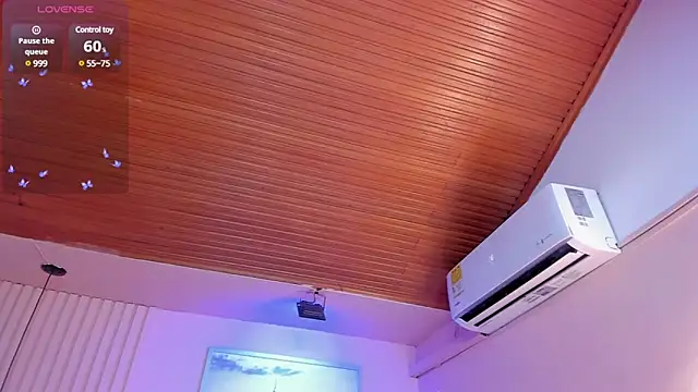 Snapshot of viiolett_lee chatting on January 15, 2025, 2:27 am viiolett lee online show from January 15, 2025, 2:27 am