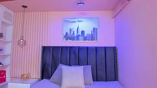 Snapshot of viiolett_lee chatting on January 23, 2025, 8:35 pm viiolett lee online show from January 23, 2025, 8:35 pm