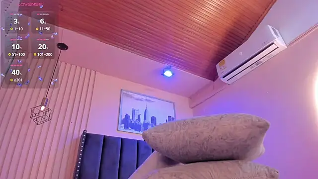 Snapshot of viiolett_lee chatting on February 6, 2025, 2:11 am viiolett lee online show from February 6, 2025, 2:11 am