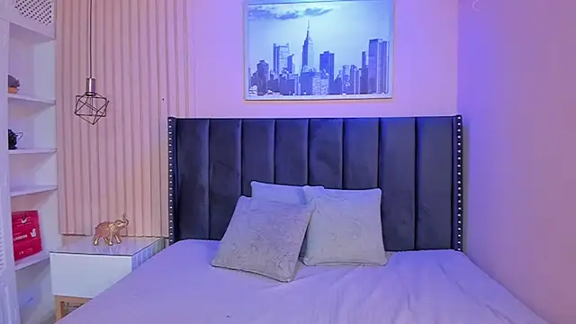 Snapshot of viiolett_lee chatting on February 13, 2025, 8:13 pm viiolett lee online show from February 13, 2025, 8:13 pm