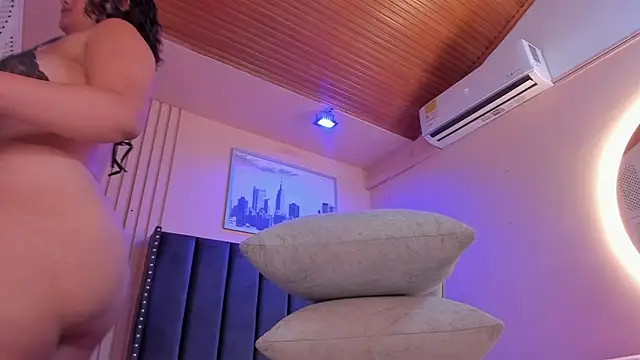 Snapshot of viiolett_lee chatting on March 12, 2025, 9:03 pm viiolett lee online show from March 12, 2025, 9:03 pm