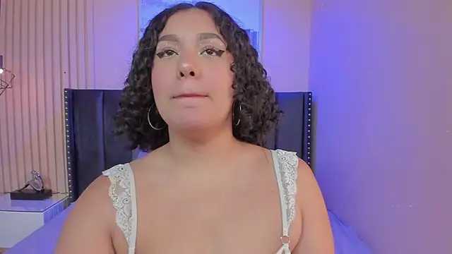 Snapshot of viiolett_lee chatting on October 25, 2025, 9:53 pm viiolett lee online show from October 25, 2025, 9:53 pm